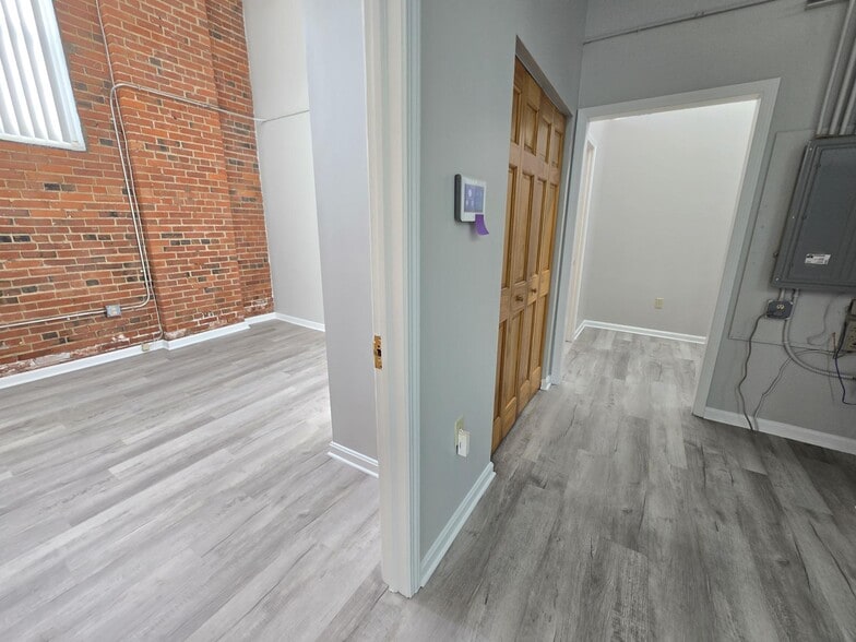 More Photos Of 1667 E 40th St, Cleveland Loft Creative Space For Sale