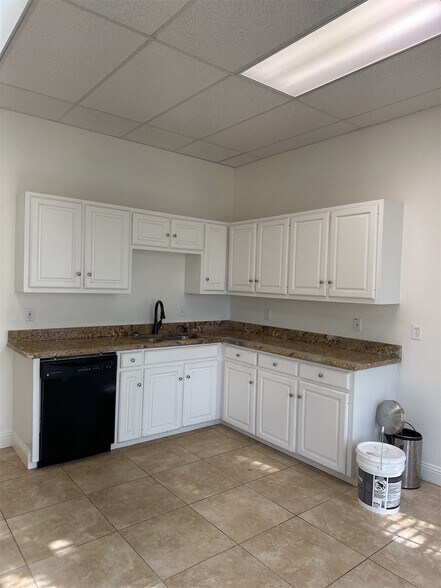 More Photos Of 1100 E Southlake Blvd, Southlake Medical For Lease