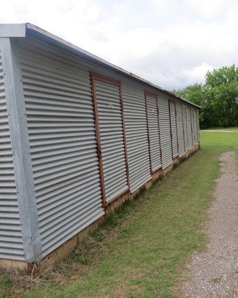 More Photos Of 3336 S Commerce St, Ardmore Self Storage For Sale