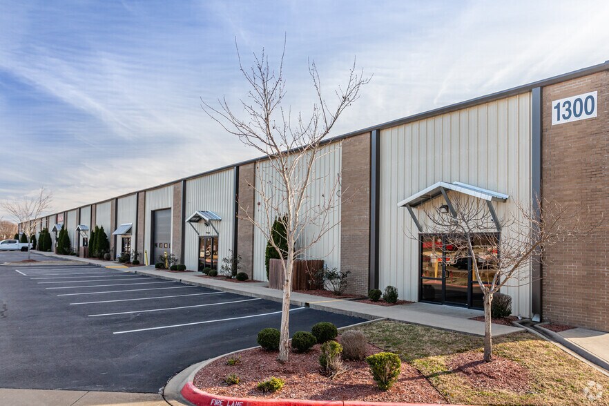 More Photos Of 1300 W Hudson Rd, Rogers Warehouse For Lease