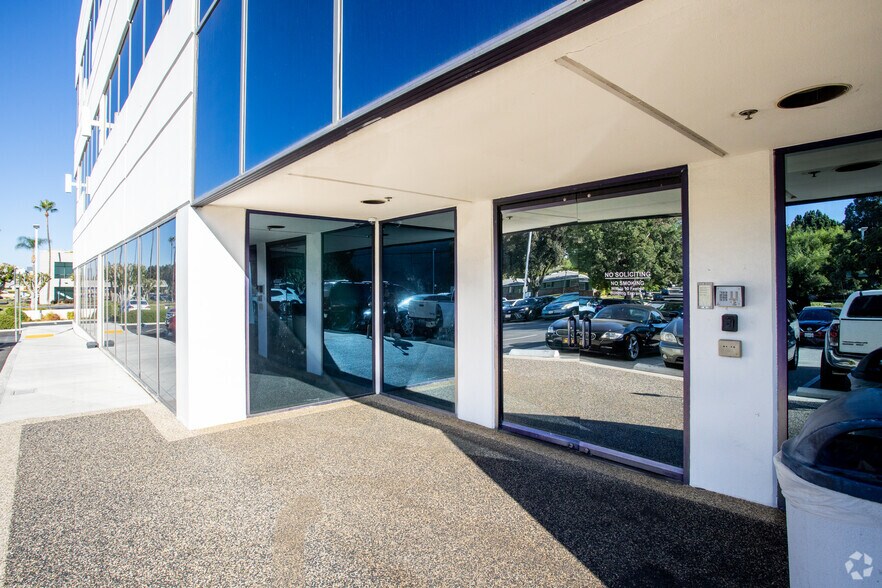 More Photos Of 3400 Central Ave, Riverside Medical For Lease