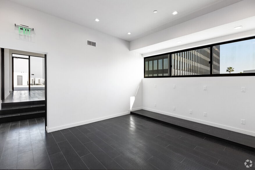 More Photos Of 360 N Bedford Dr, Beverly Hills Medical For Lease