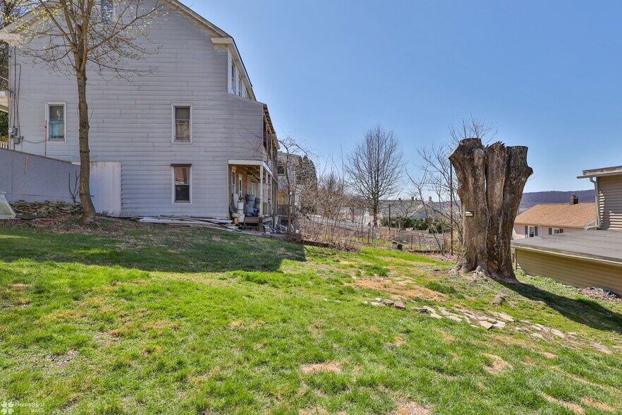More Photos Of 302 W Abbott St, Lansford Multifamily For Sale