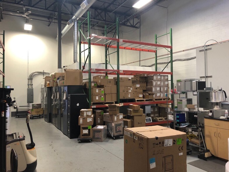 More Photos Of 85 Maple Ave, Stoneham Warehouse For Lease