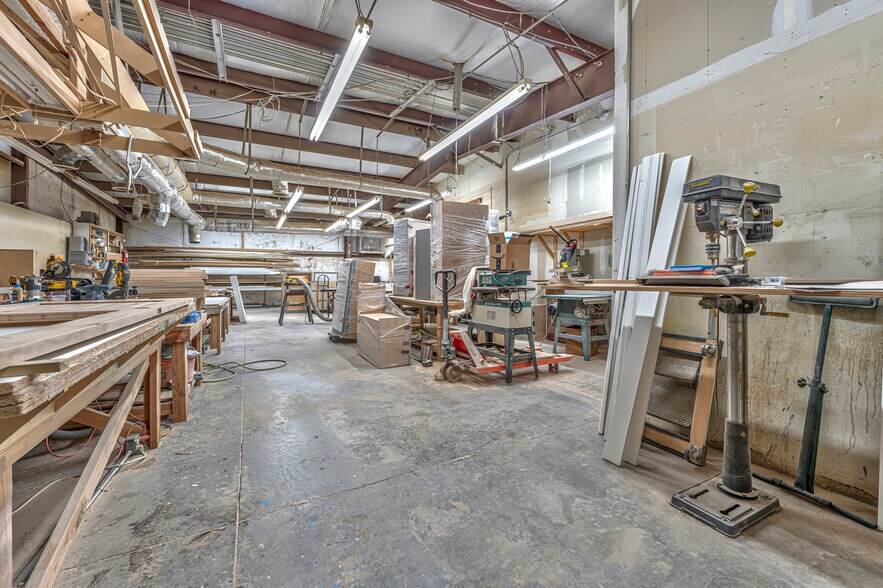 More Photos Of 921 N Lahoma Ave, Norman Light Manufacturing For Sale