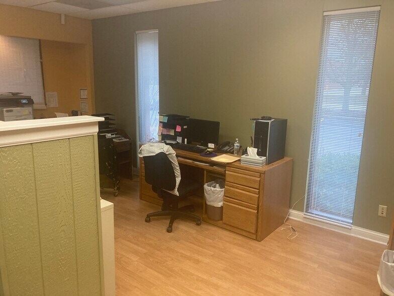 More Photos Of 85 Market St, Elgin Office For Sale