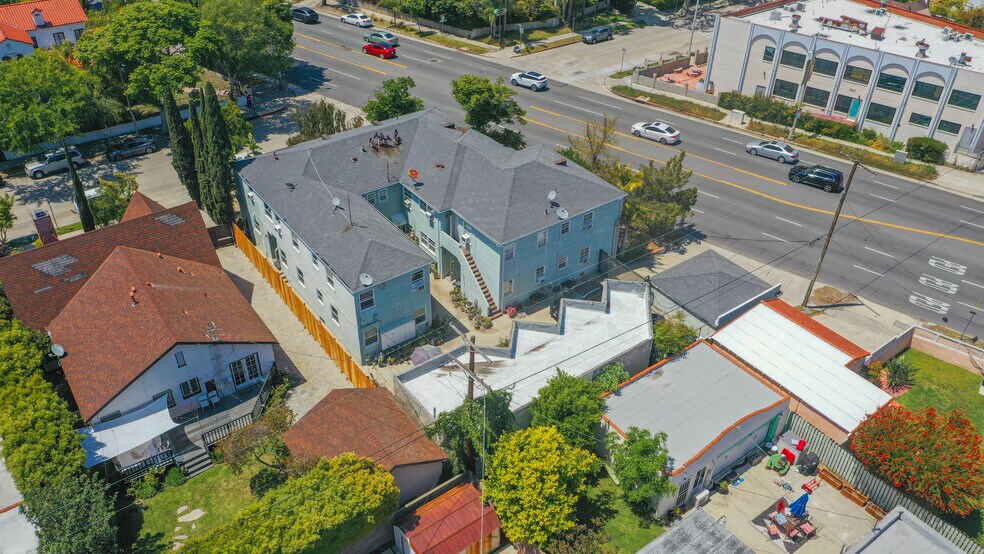 More Photos Of 1000-1002 S Ridgeley Dr, Los Angeles Apartments For Sale