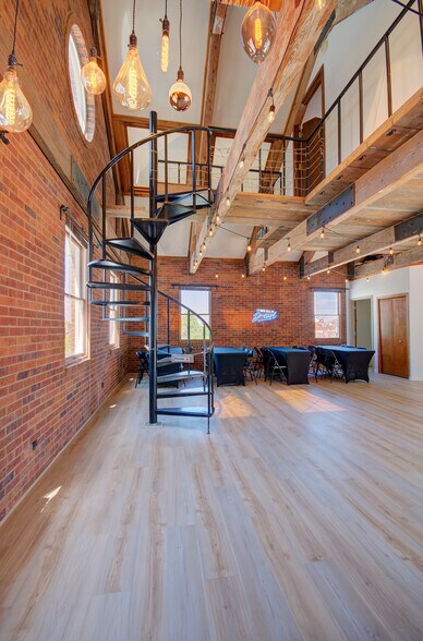 More Photos Of 1000 S Hamilton St, Lockport Loft Creative Space For Sale