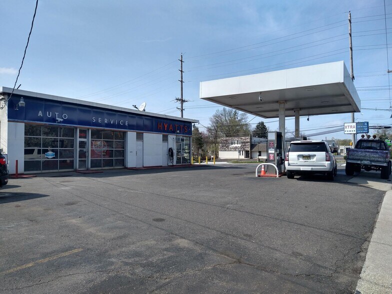 More Photos Of 405 E Clements Bridge Rd, Runnemede Service Station For Lease
