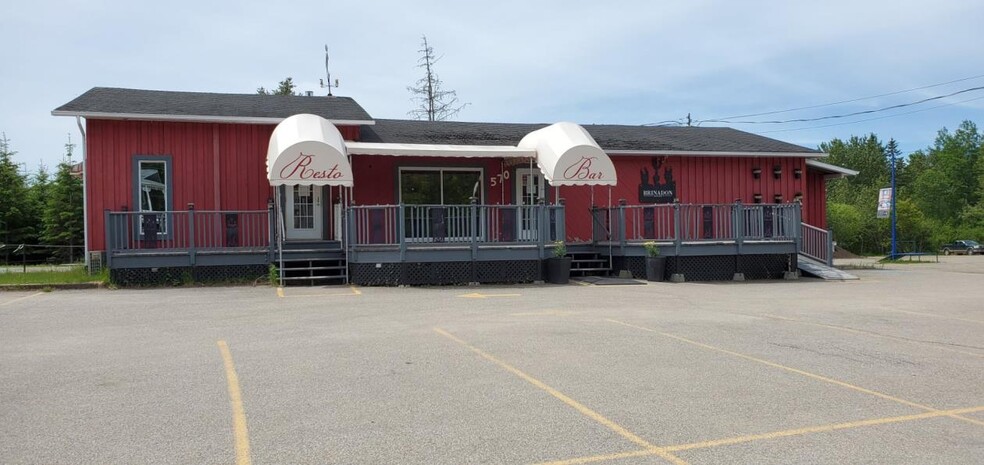 Primary Photo Of 570 St Saint-Alphonse, Lac-aux-sables Storefront Retail Residential For Sale