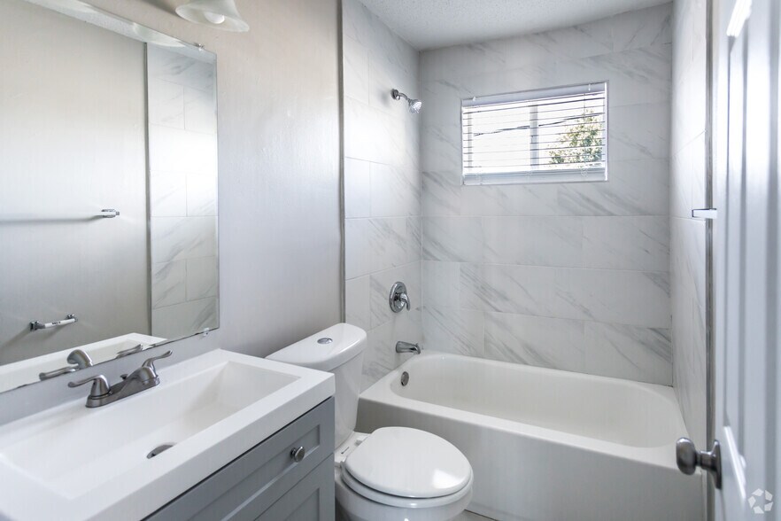 More Photos Of 1060 Merriwether Ave, Memphis Apartments For Sale