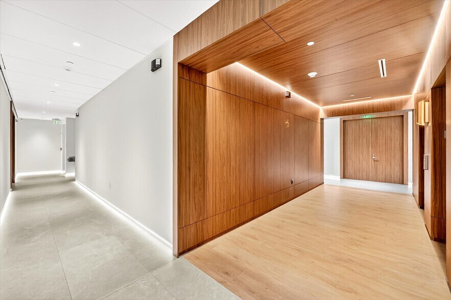 More Photos Of 119 Washington Ave, Miami Beach Office For Lease