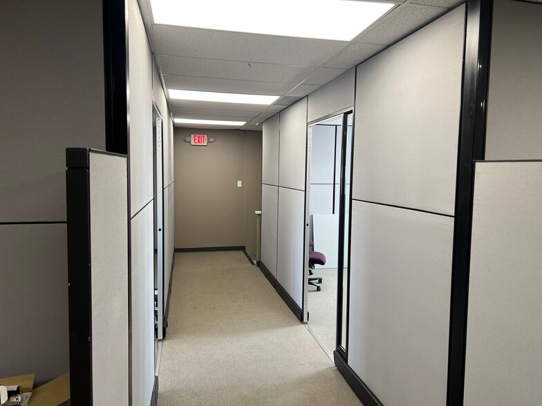 More Photos Of 4888 Baumgartner Rd, Mehlville Warehouse For Lease