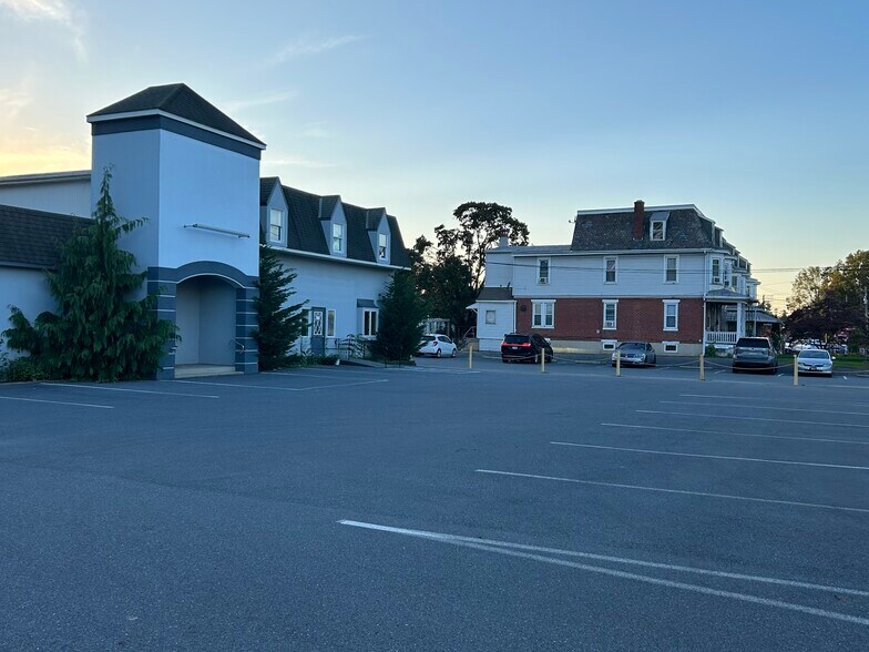 More Photos Of 60 Shillington Rd, Sinking Spring Showroom For Sale