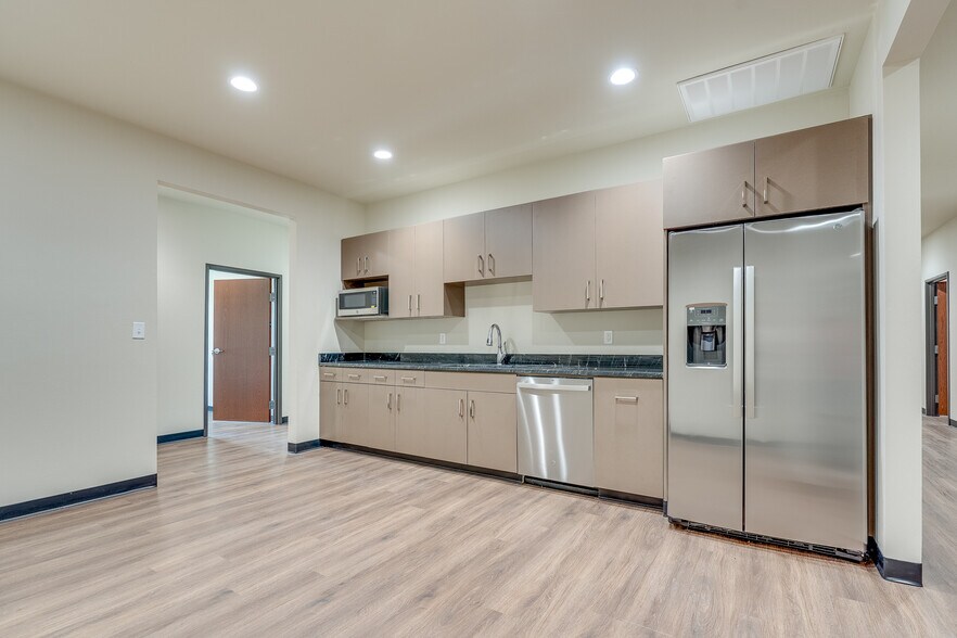 More Photos Of 710 Colony Dr, Ada Office For Lease