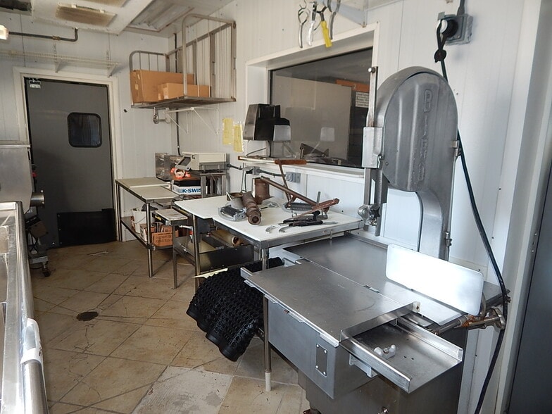 More Photos Of 6454 Highway 7, Bismarck Supermarket For Sale