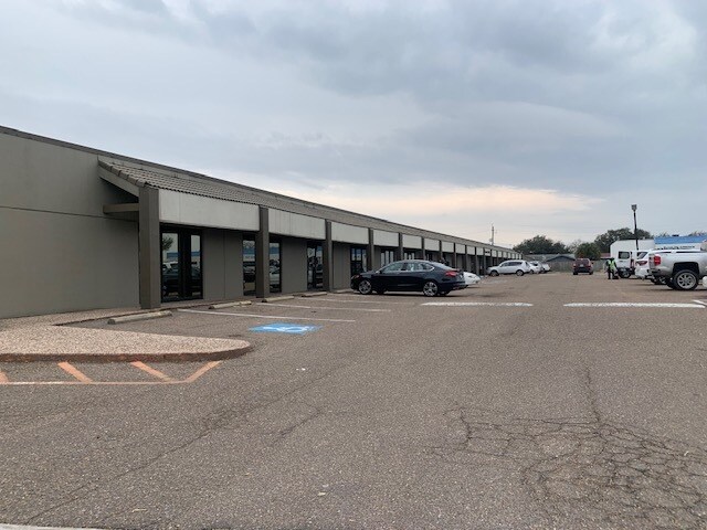 More Photos Of 4639 Corona Dr, Corpus Christi Showroom For Lease