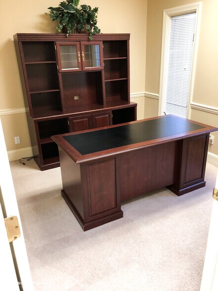 More Photos Of 200 Market Pl, Roswell Office Residential For Lease