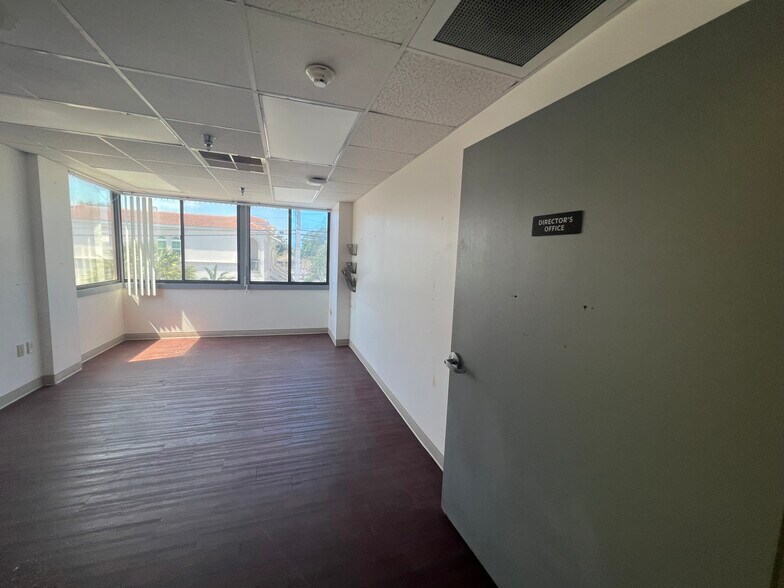 More Photos Of 420 Tamiami Trl S, Venice Medical For Sale