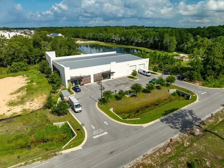 More Photos Of 73 Veterans Rd, Santa Rosa Beach Flex For Lease