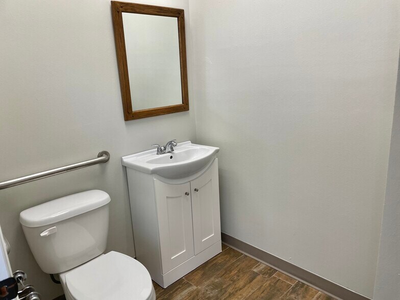 More Photos Of 613 Russell Blvd, Nacogdoches Healthcare For Lease