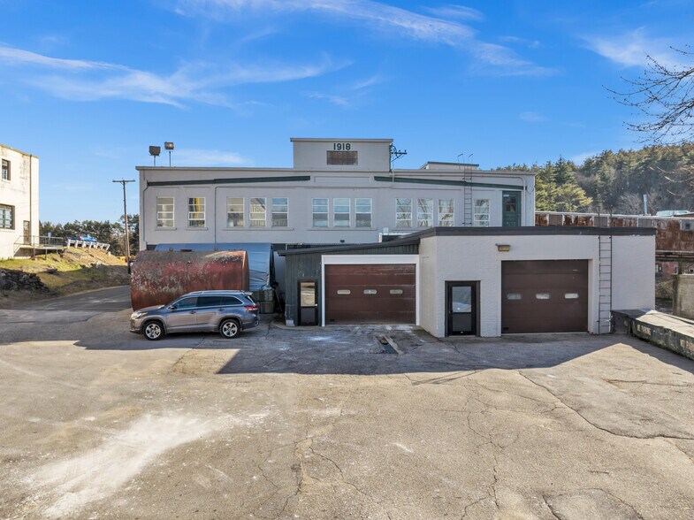 More Photos Of 80 Optical Dr, Southbridge Flex For Lease