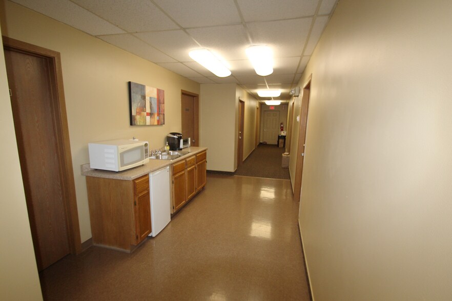 More Photos Of 15110 Foltz Industrial Pky, Strongsville Manufacturing For Lease