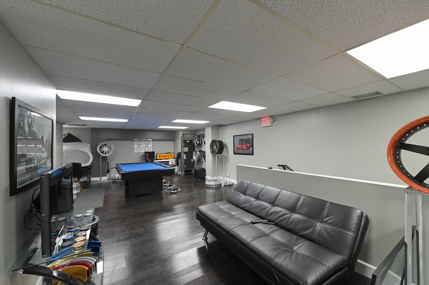 More Photos Of 13977-13981 SW 140th St, Miami Light Distribution For Sale