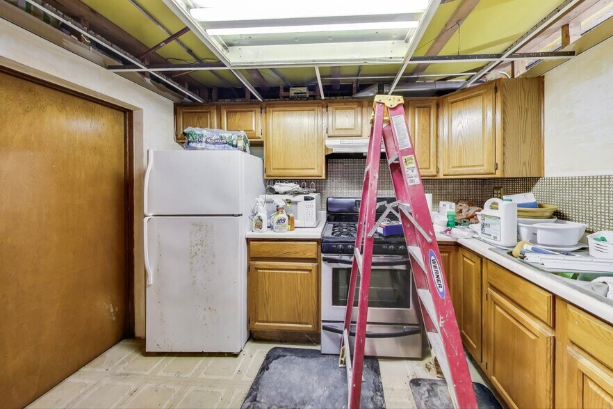 More Photos Of 1103 W Grand Ave, Chicago Apartments For Sale
