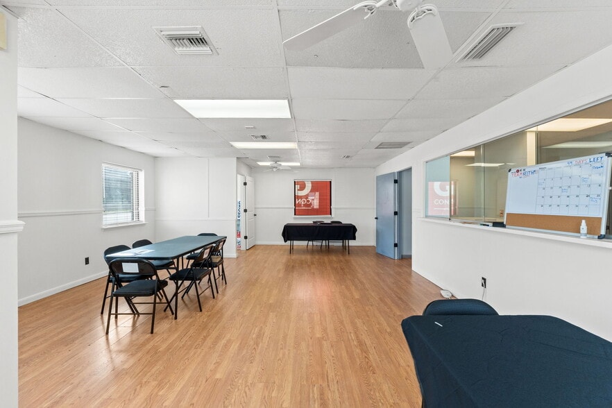 More Photos Of 215 W 6th St, Panama City Medical For Lease