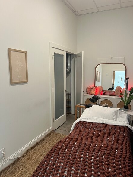 More Photos Of 210 Coming St, Charleston Storefront Retail Residential For Sale