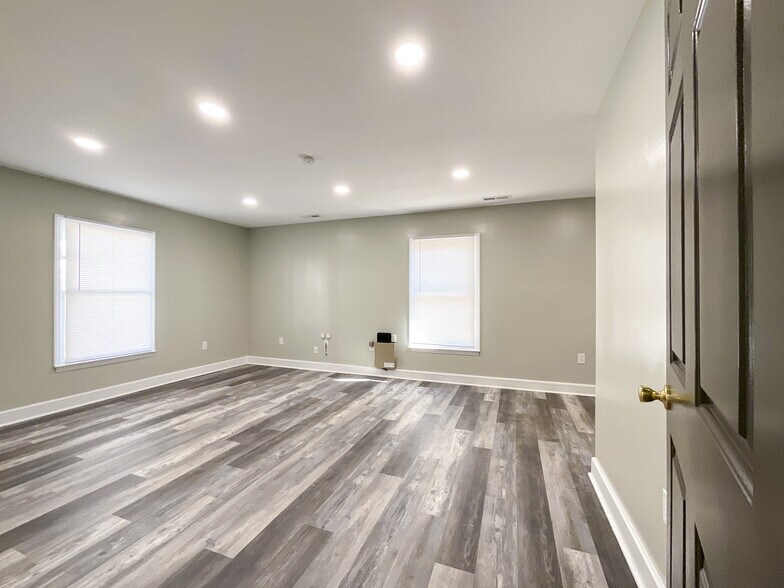 More Photos Of 1804 Lucas Ln, Charlotte Industrial For Lease