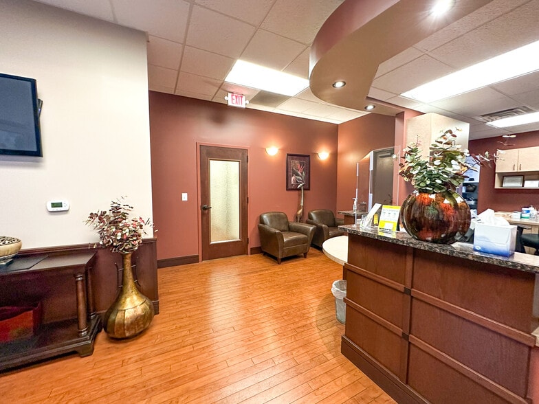 More Photos Of 662 Veterans Pky, Clayton Medical For Lease