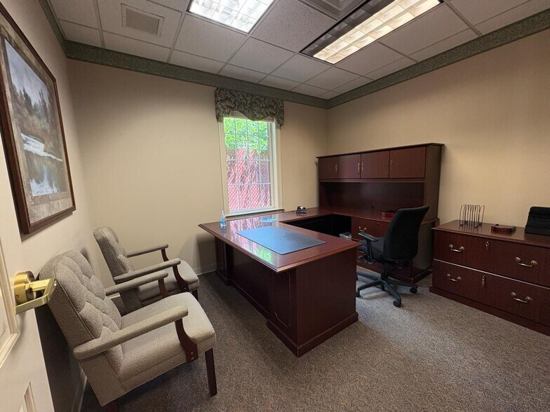More Photos Of 998 3rd St, Beaver Office For Sale