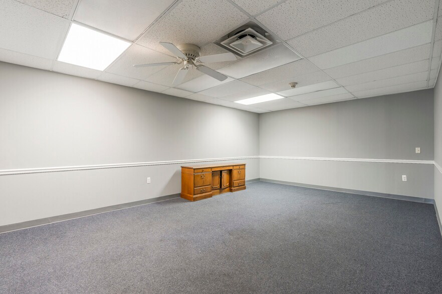More Photos Of 91 Main St, Woodbridge Storefront For Lease