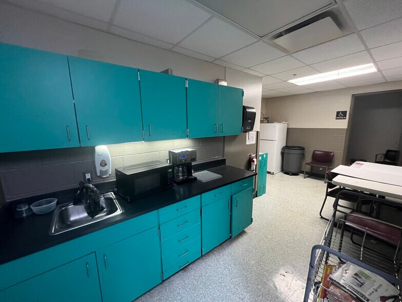 More Photos Of 60 E Warren Ave, Detroit Medical For Lease