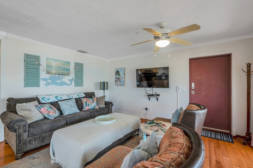 More Photos Of 1809 Gulf Blvd, Indian Rocks Beach Apartments For Sale