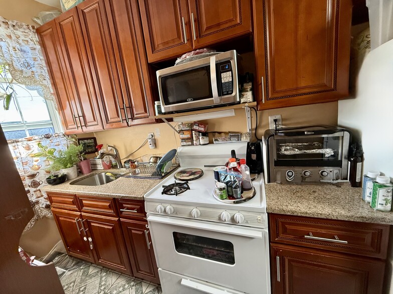 More Photos Of 18413 140th Ave, Springfield Gardens Multifamily For Sale