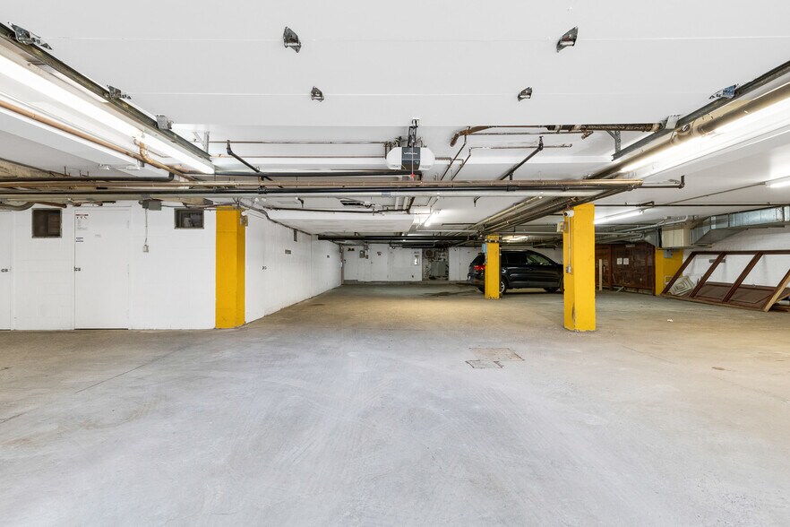 More Photos Of 2222 Boul René-Lévesque O, Montréal Medical For Lease