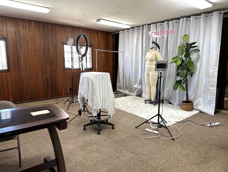 More Photos Of 2537-2553 E 54th St, Huntington Park Manufacturing For Sale