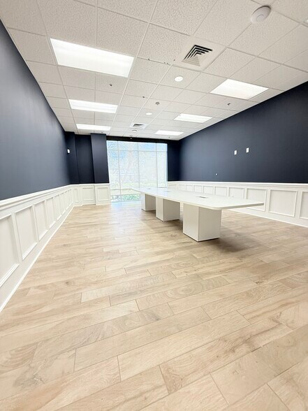 More Photos Of 5402 W Laurel St, Tampa Loft Creative Space For Lease