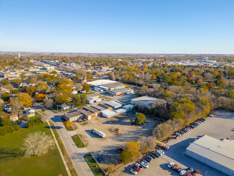 More Photos Of 708-712 S Jefferson Ave, Mason City Flex For Sale