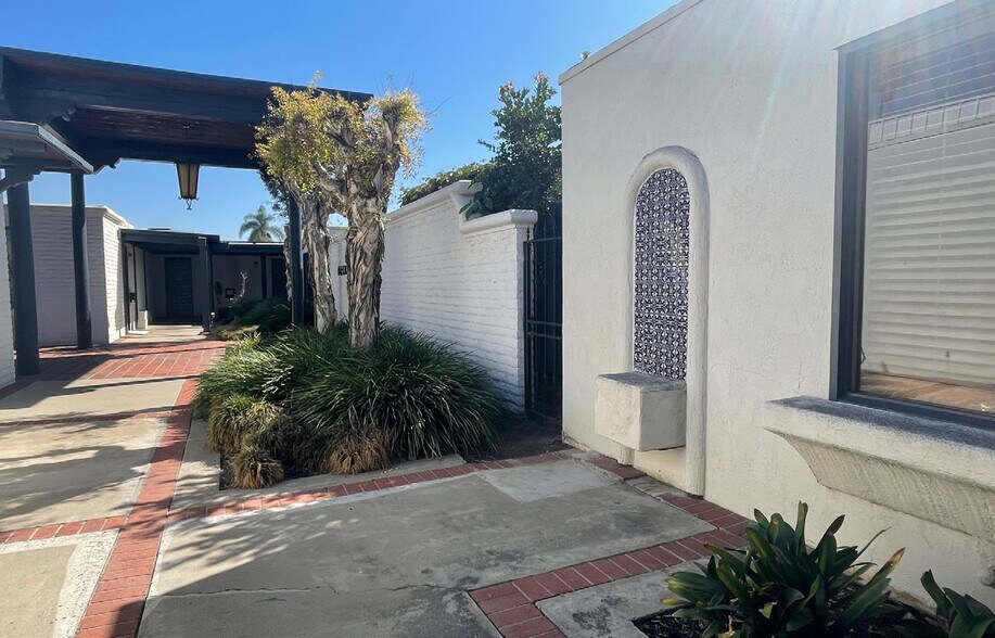 More Photos Of 17400 Irvine Blvd, Tustin Medical For Lease