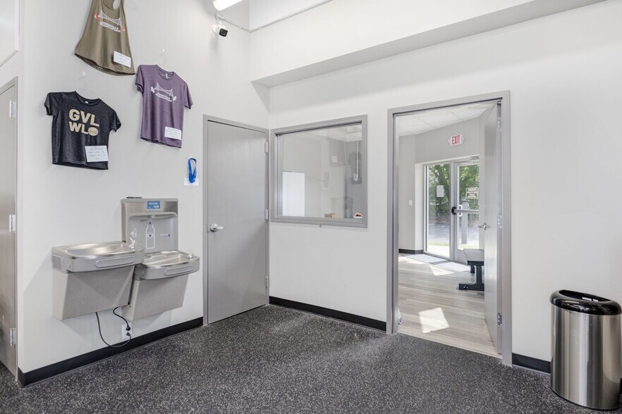 More Photos Of 1800 Laurens Rd, Greenville Freestanding For Lease