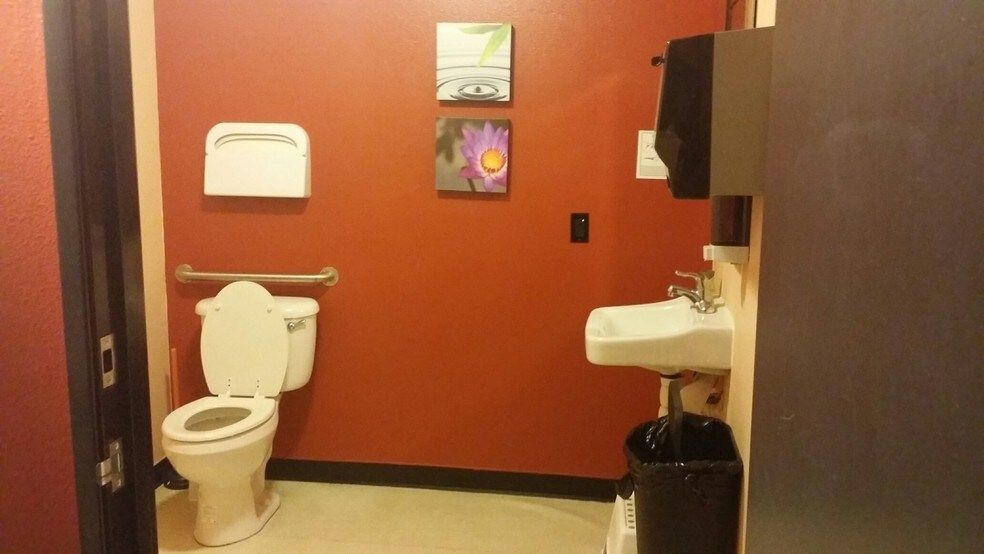 More Photos Of 16755 SW Baseline Rd, Beaverton Storefront Retail Office For Lease