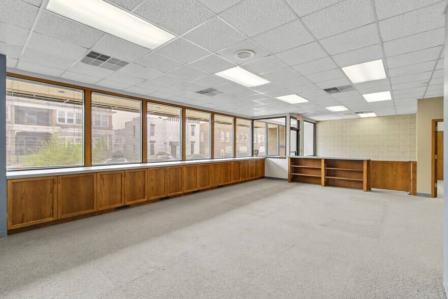 More Photos Of 115 E Conant St, Portage Office For Sale