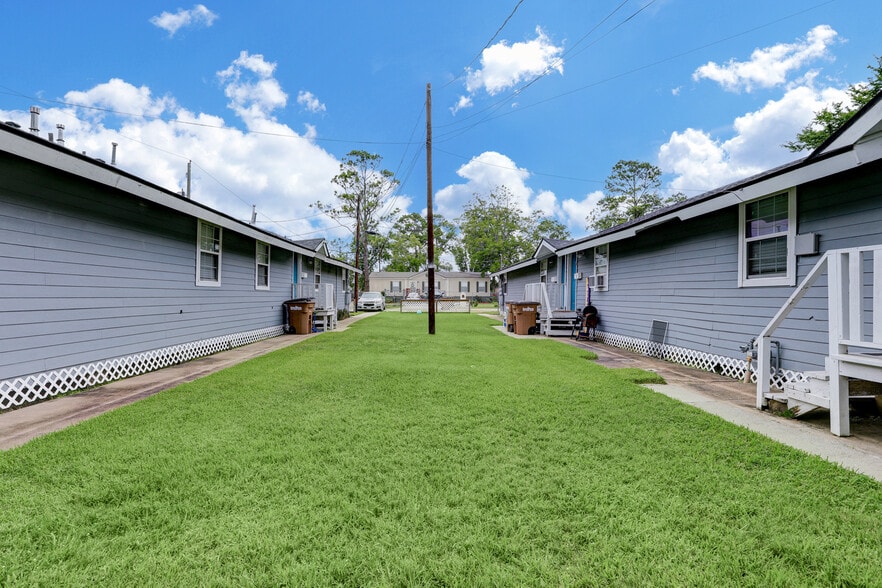 More Photos Of 2322 Central St, Dickinson Apartments For Sale