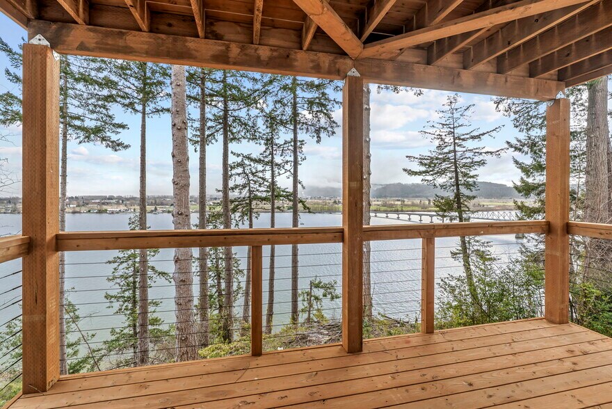 More Photos Of 572 Columbia St, Cathlamet Apartments For Sale