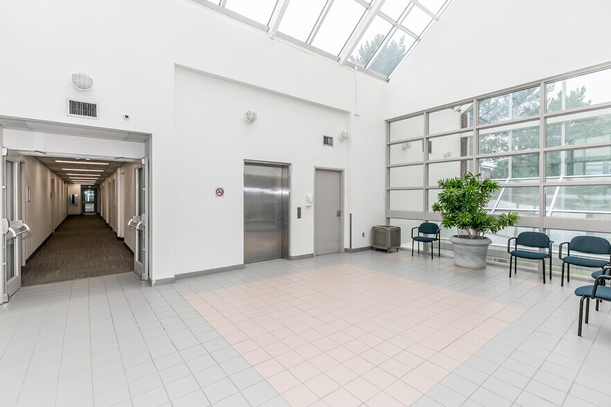More Photos Of 240 Penetanguishene Rd, Midland Medical For Lease