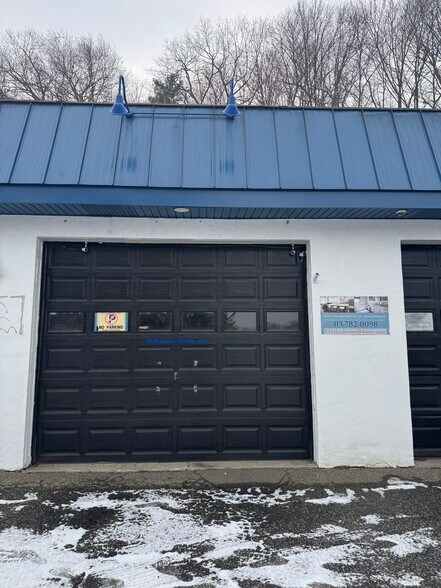 Primary Photo Of 11 Front St, Springfield Auto Repair For Lease